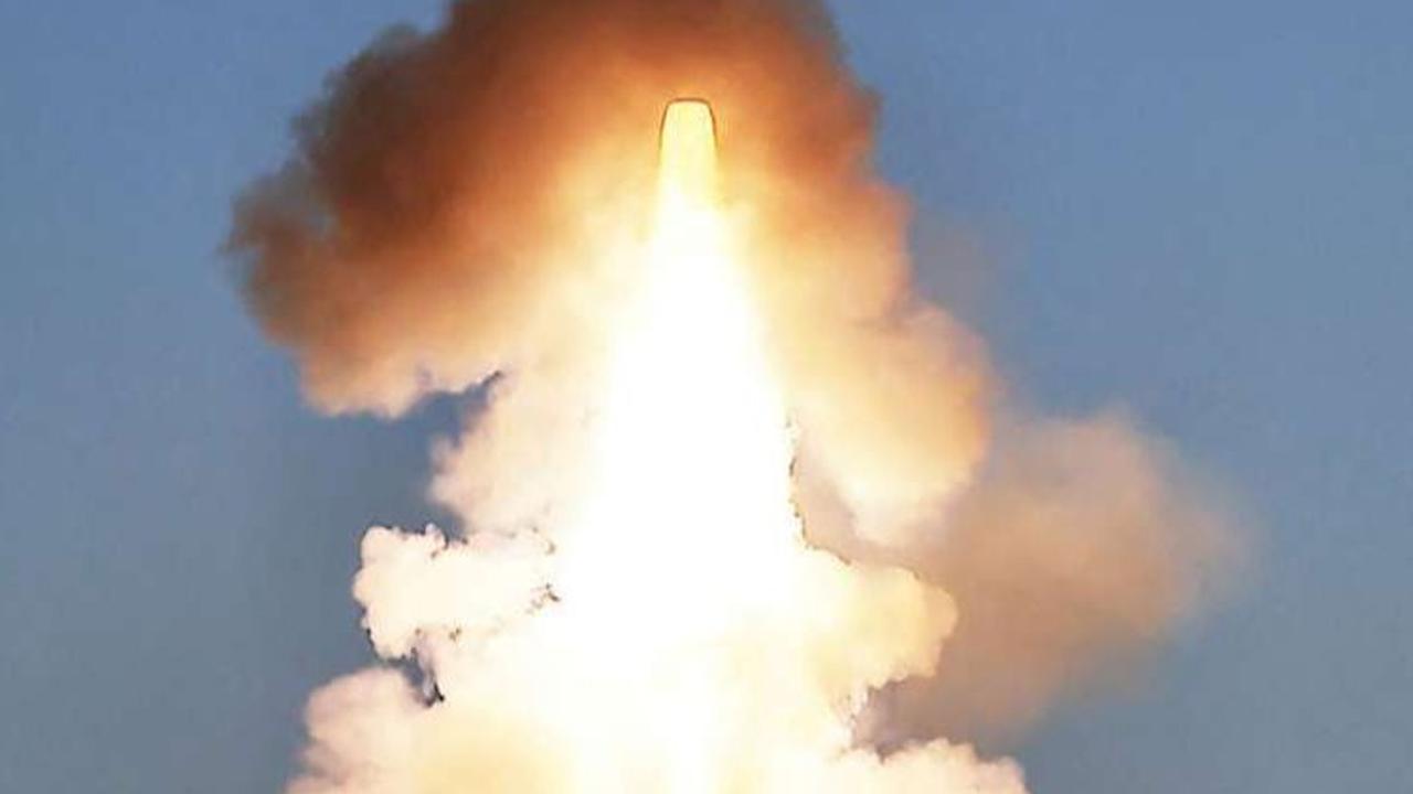 Media pemerintah Korea Utara KCNA melaporkan bahwa rudal tersebut meluncur hingga ketinggian 6.518 km, terbang sejauh 1.002 km dan secara akurat mengenai sasaran yang dituju, sebuah hamparan laut kosong.&nbsp;KCNA / AFP