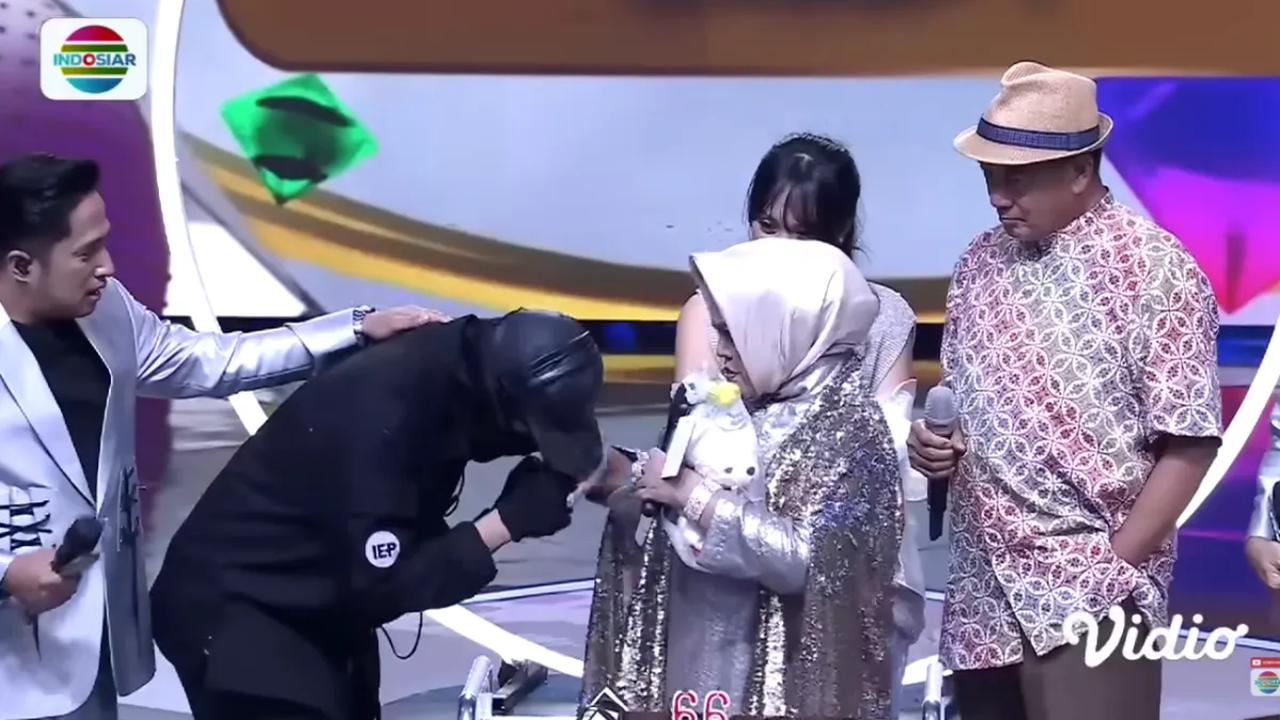 Kru tersebut kemudian meminta maaf kepada Hetty Koes Endang. Selain itu kru tersebut juga meminta maaf kepada suami Hetty Koes Endang.