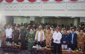 Pelepasan Transmigran Daerah Asal Tahun 2025 yang digelar di Provinsi Lampung, Selasa (16/12/2025). Pelepasan dipimpin langsung Wakil Menteri Transmigrasi (Wamentrans) Viva Yoga Mauladi. (Liputan6.com/Rizqi Tri Noviasari)