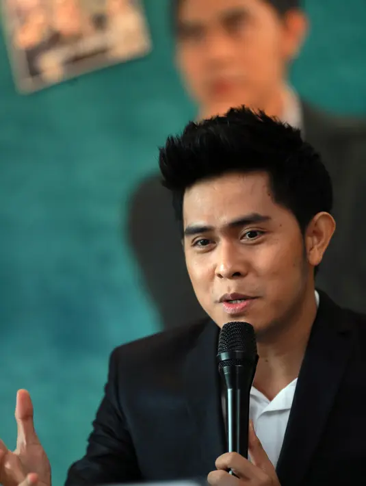 Seperti diketahui, lagu 'Mencari Cinta Sejati' ciptaan Melly Goeslaw itu di jadikan soundtrack yang mengisahkan perjalanan BJ Habibie sewaktu muda, film 'Rudy Habibie'. (Adrian Putra/Bintang.com)