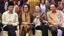Menkeu Sri Mulyani (kedua kiri) dan Menteri BUMN Rini Soemarno (kedua kanan) saat menghadiri MoU antara Bank BTN dengan Masjid Istiqlal, Jakarta, Rabu (21/6). (Liputan6.com/Angga Yuniar)