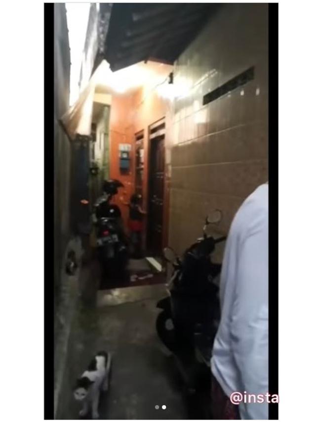 6 Potret Nafa Urbach Ajak Blusukan ke Rumah Lama di Kampung Halaman, Sederhana