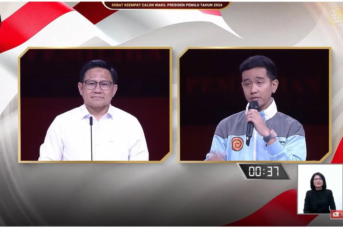 Calon Wakil Presiden (Cawapres) nomor urut 01 Muhaimin Iskandar, dan Cawapres nomor urut 02 Gibran Rakabuming Raka saat debat cawapres Pilpres 2024 yang digelar di JCC Senayan, Jakarta, Minggu (21/1/2024).