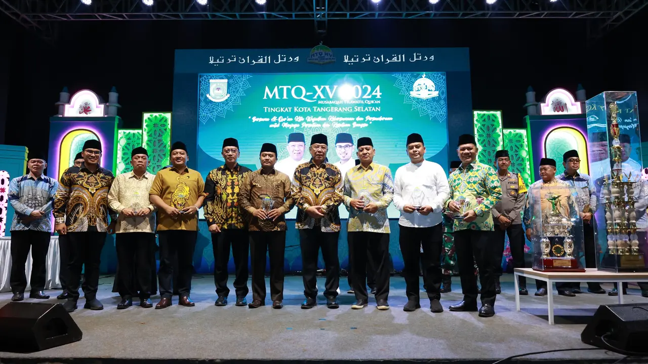 Gelaran Musabaqoh Tilawatil Qur'an (MTQ) ke-15 tingkat Kota Tangerang Selatan secara resmi ditutup oleh Wali Kota Benyamin Davnie yang didampingi Wakil Wali Kota Pilar Saga Ichsan, dan Sekretaris Daerah Bambang Noertjahjo.