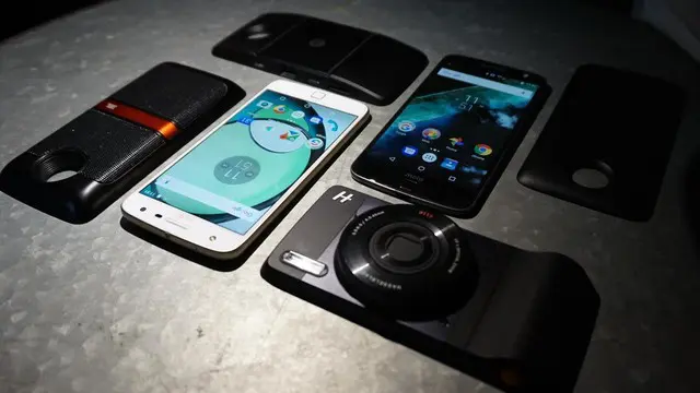 Menjajal smartphone modular Moto Z beserta empat kelengkapan Moto Mods.
