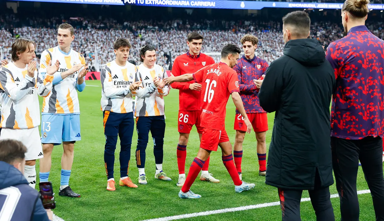 Los Blancos memberikan penghormatan istimewa kepada Jesus Navas, kapten legendaris Sevilla, yang memutuskan untuk pensiun dari dunia sepak bola profesional. (AFP/Oscar Del Pozo)