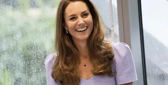 Kate Middleton datang ke Studion Wembley bersama Pangeran William dan Pangeran George pada Selasa malam waktu setempat, menyaksikan laga Inggris melawan Jerman di Euro 2020/dok. (Instagram @royalfamily)