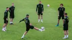 Para pemain Republik Ceko mengambil bagian dalam sesi latihan di base camp mereka di Praha, Republik Ceko, Kamis (1/7/2021). Republik Ceko akan melawan Denmark pada perempat final Euro 2020. (Michal Cizek/AFP)