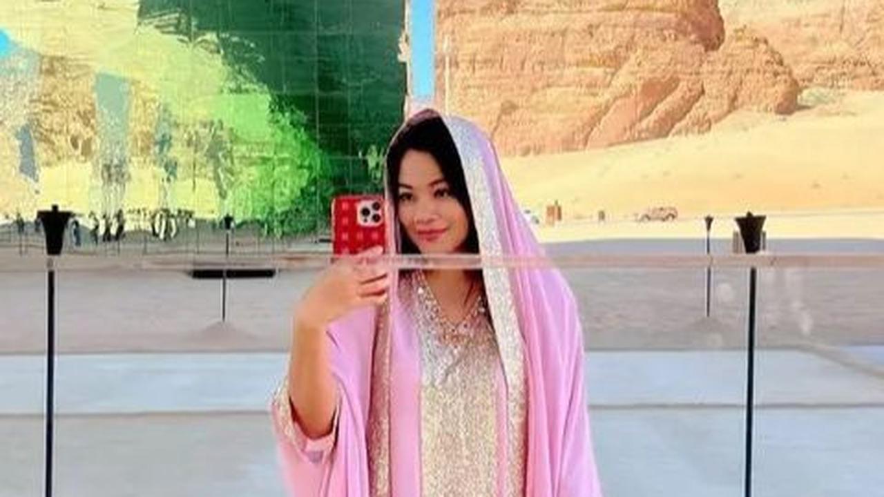 3. Pesona cantik Titi Kamal memikat hati netizen. Parasnya disebut manglingi, lebih cerah, dan kecantikannya semakin bersinar.