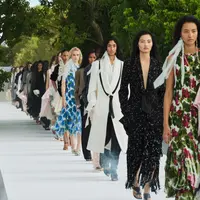Siluet romantis dominasi koleksi busana Dior Summer 2027 di Paris Fashion Week (dok. Dior)