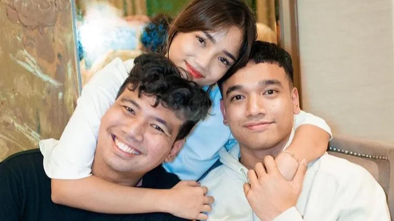 Potret Mewah Rumah 3 Lantai Fadly Faisal Kakak Fuji, Baru Beli Mobil
