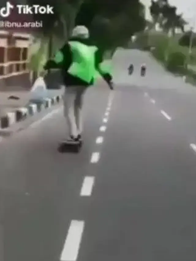 Bukan Motor, 6 Kendaraan Driver Ojek Online Ini Nyeleneh Banget