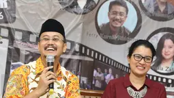 Komisioner KPU Ferry Kurnia Rizkiyansyah bersama Ketua Persatuan Artis Film Indonesia (Parfi) Marcella Zalianty memberikan keterangan terkait penyelenggaraan festival film pendek KPU di Jakarta, Jumat (7/10). (Liputan6.com/Immanuel Antonius)