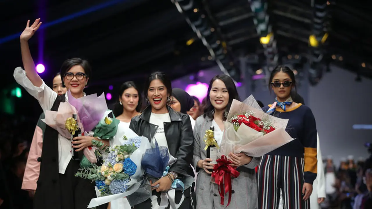 10 tahun perjalanan Cotton Ink hadirkan Dian Sastro di panggung JFW 2019