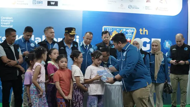 Gerakan Ekonomi Kreatif Nasional (GEKRAFS) hadir langsung di hunian sementara (HUNTARA)untuk menggelar doa bersama dan balanjuang (tradisi makan bersama khas Minangkabau) dengan para warga di HUNTARA Limau Manis, Padang, Sumatera Barat (Istimewa)