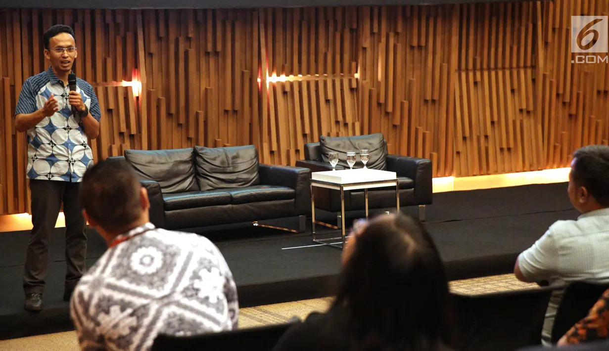 Kepala Subdit Penyidikan dan Penindakan Teguh Arifiyadi saat hadir menjadi narasumber dalam seminar di SCTV Tower, Jakarta, Senin (13/11). Seminar tersebut bertemakan 'Penegakan Hukum ITE dan Penanganan Konten'. (Liputan6.com/Faizal Fanani)
