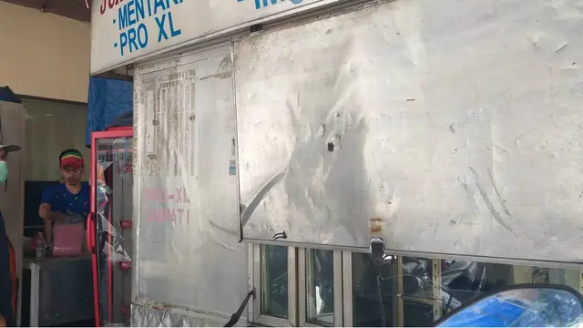 Warung pedagang bernama Rajab di Jalan Wahid Hasyim, Jakarta Pusat dijarah perusuh 22 Mei 2019.