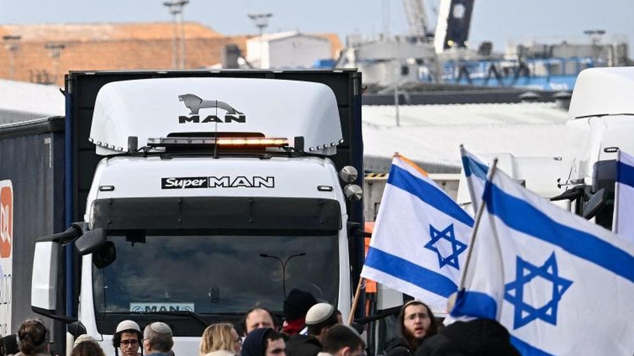 Video Ratusan Pemukim Israel Serang dan Halangi Truk Bantuan Kemanusiaan untuk Gaza