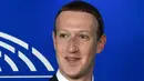 CEO Facebook Mark Zuckerberg sebelum memberi keterangan di depan Parlemen Eropa di Brussel, Belgia, Selasa (22/5). Facebook berkali-kali mementahkan tuduhan penjualan data kepada Cambridge Analytica. (JOHN THYS/AFP)
