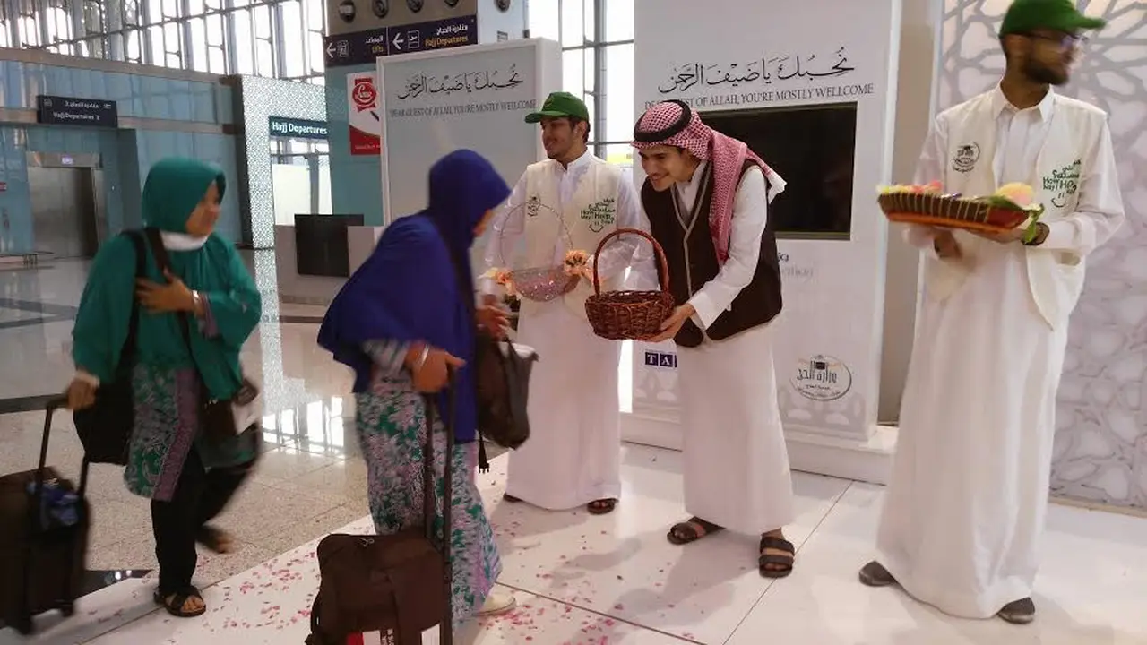 Jemaah haji di tiba di Madinah, Arab Saudi