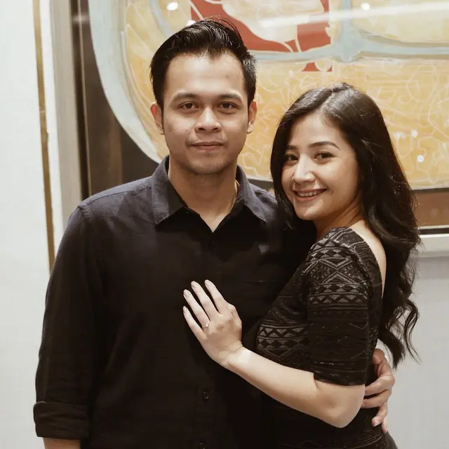 Belum Lama Menikah, 7 Artis Ini Ditinggal Pasangan Selama-lamanya