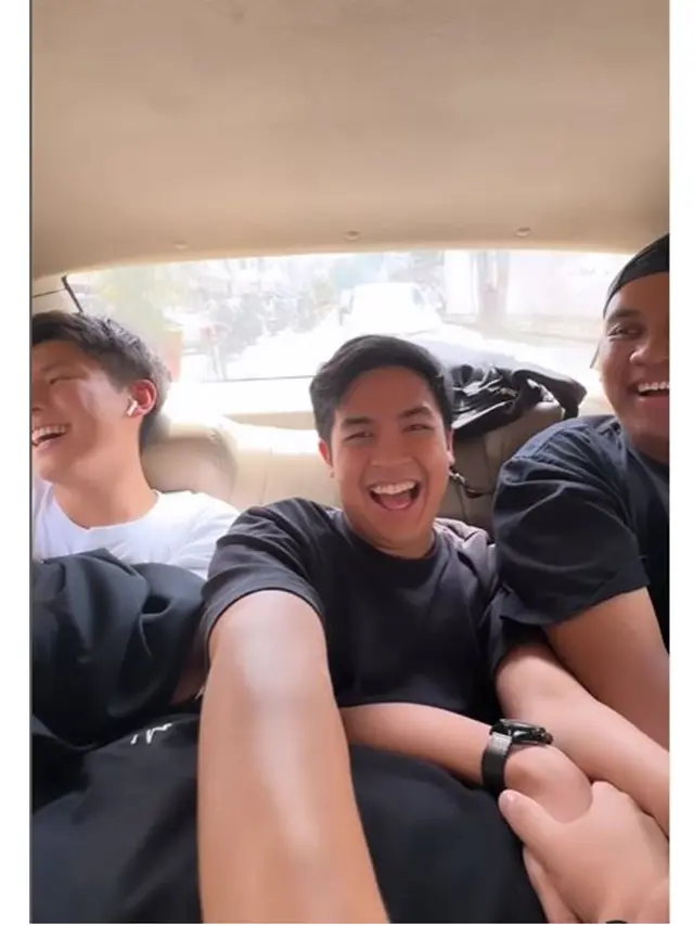6 Potret Jerome Polin di India, Momen Naik Taksi Online Bikin Ngakak