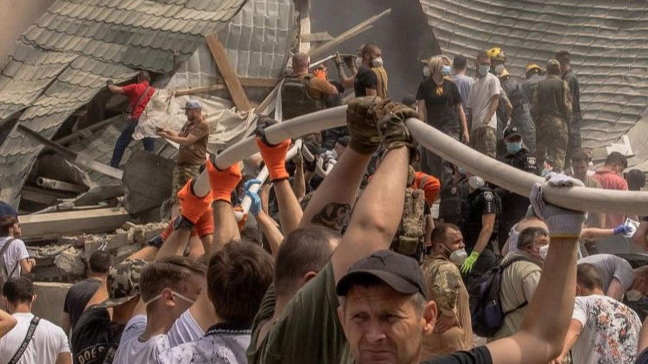 Rentetan serangan terbaru Rusia ke Ukraina ini menewaskan sedikitnya 41 warga sipil. Foto: Roman Pilipey/AFP
