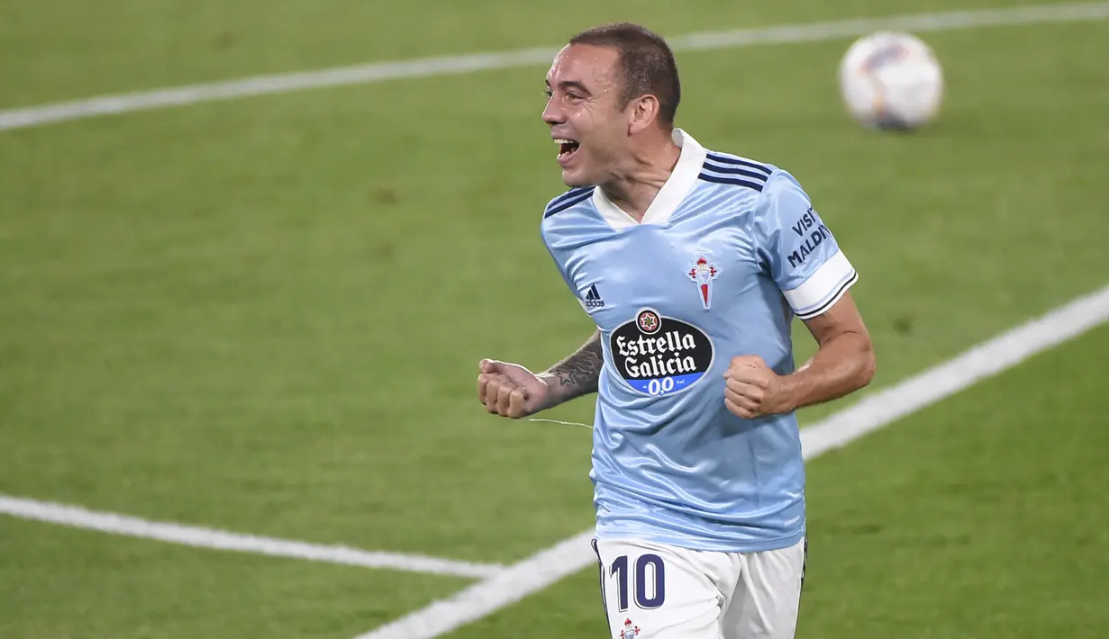 Iago Aspas. Striker Spanyol berusia 34 tahun yang sejak awal musim 2015/2016 membela Celta Vigo ini didatangkan Liverpool dari Celta Vigo pada awal musim 2013/2014 dengan nilai transfer 10,8 juta euro. Nyatanya, di musim tersebut ia hanya tampil dalam 14 laga di Liga Inggris tanpa raihan 1 gol pun. Pada awal musim 2014/2015 ia dilepas permanen ke Sevilla dan semusim kemudian ia kembali ke Celta Vigo. Bersama klub lamanya ini ia kembali menemukan ketajamannya. Hingga kini ia telah tampil dalam 235 laga di Liga Spanyol bersama Celta Vigo pada peroiode keduanya dan telah mencetak 121 gol. (AFP/Miguel Riopa)