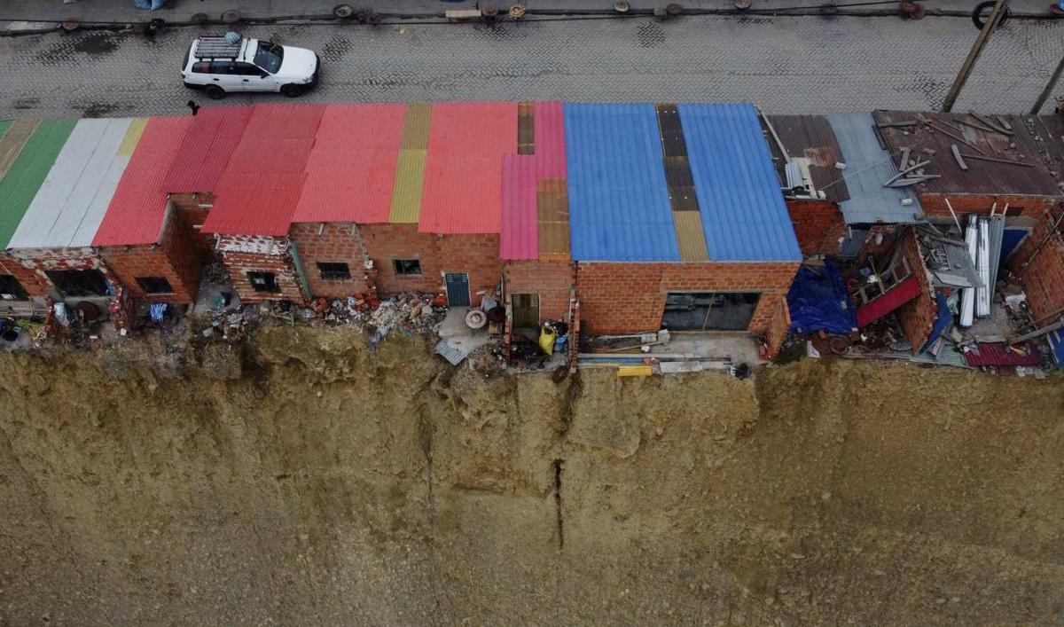 Ngerinya 'Rumah Bunuh Diri' Dihuni Para Dukun Bolivia