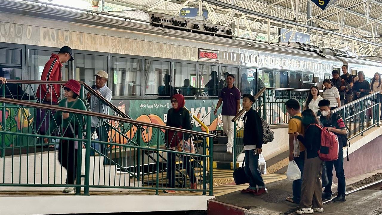 Imbas Konser Monas, KAI Buka Titik Naik di Stasiun Jatinegara untuk 13 KA dari Gambir