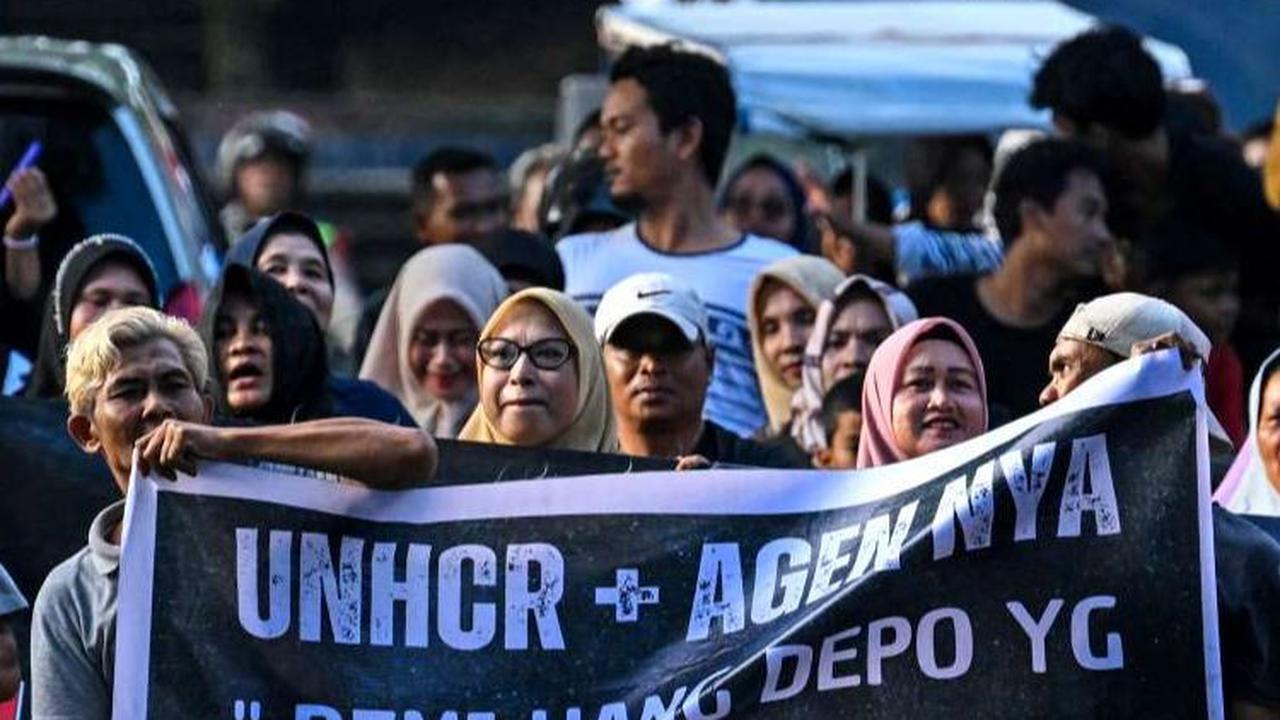FOTO: Aksi Warga Sabang Demo Tolak Kedatangan Pengungsi Rohingya di Aceh
