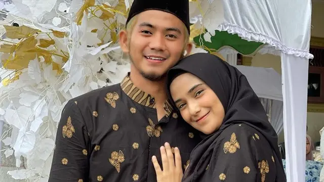 6 Potret Manis Rizki DA dan Nadya Mustika Kondangan Bareng, Didoakan Langgeng