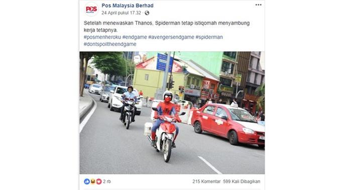 Tukang Pos Malaysia berkostum Spiderman (Sumber: Facebook/Pos Malaysia Berhad)