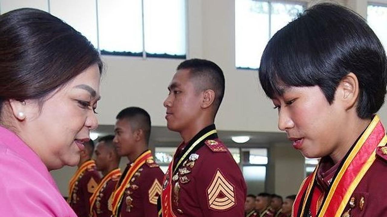Pada kesempatan yang sama, diumumkan Taruna-Taruni yang berhasil meraih prestasi gemilang selama pendidikan di Akpol. Salah satu Taruna-Taruni berprestasi yang berhasil mencuri perhatian adalah Ria Dirgahayu. <br>