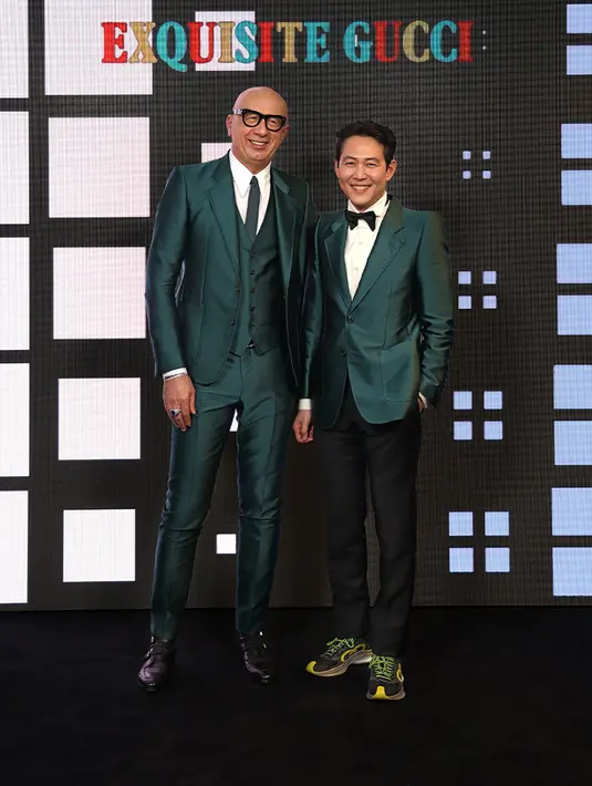 Alessandro Michele juga mendorong maskulinitas ke wilayah yang lebih glamor. Alessandro mendorong hal-hal yang 5 tahun lalu hanya menjadi khayalan, sekarang menjadi budaya arus utama. Foto: Document/Gucci.