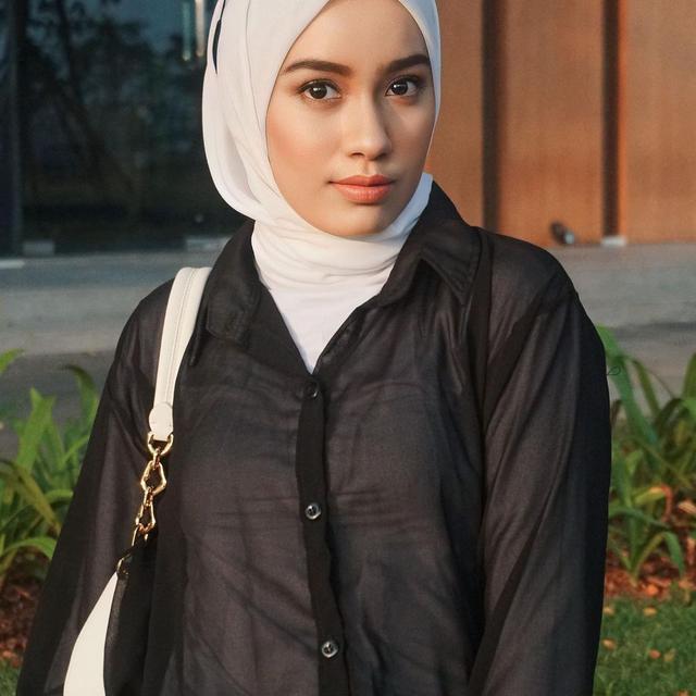 6 Wanita Ini Mendadak Jadi Seleb Usai Menikah dengan Artis, Makin Terkenal