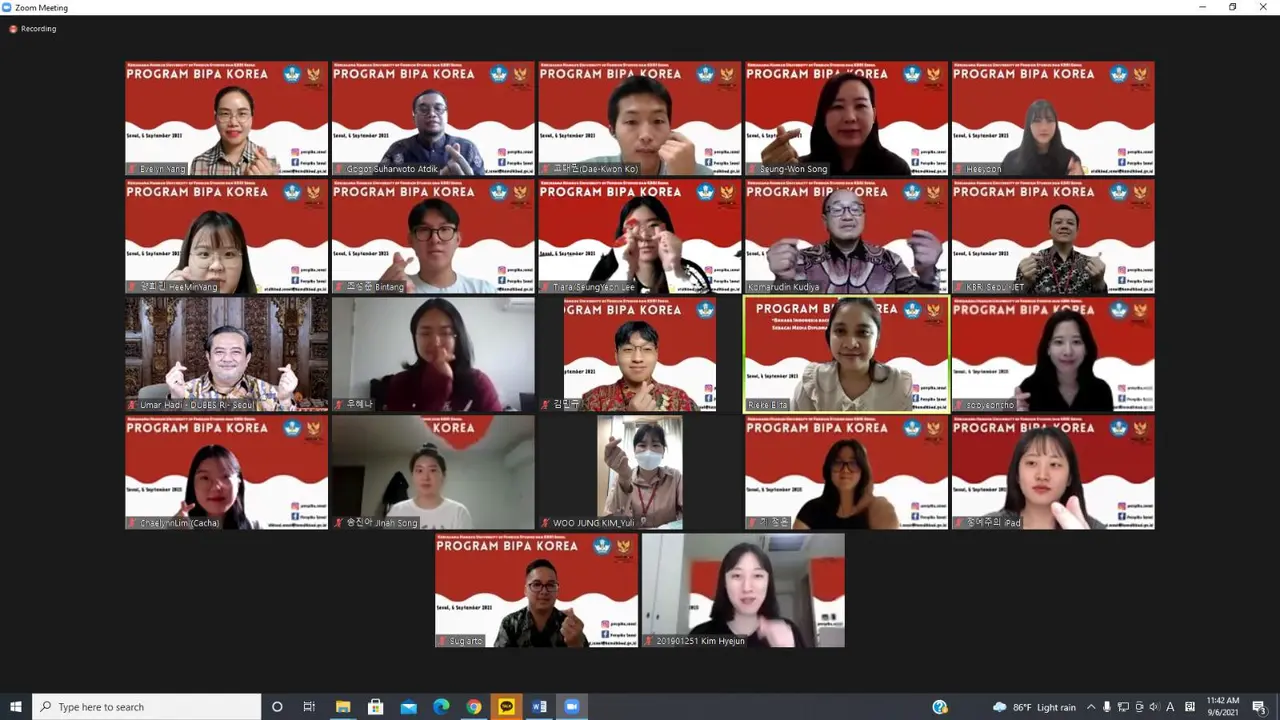 Peserta program Bahasa Indonesia bagi Penutur Asing (BIPA) di Universits Hankuk.