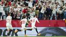 Pemain Sevilla, Youssef En-Nesyri, melakukan selebrasi setelah mencetak gol ke gawang Manchester United  pada laga leg kedua perempat final Liga Europa di Stadion Ramon Sanchez Pizjuan, Jumat (21/4/2023). (AP Photo/Jose Breton)