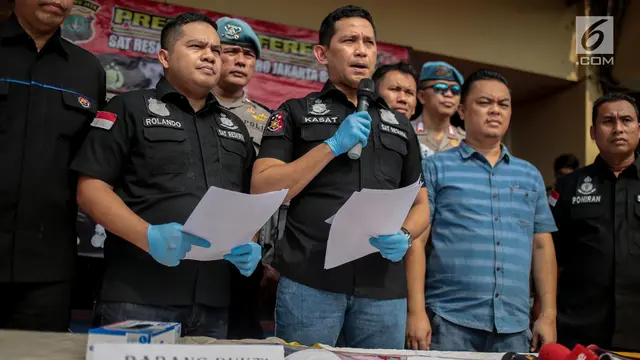 Tangkap Hercules, Polisi Rilis Barang Bukti di Polres Jakarta Barat
