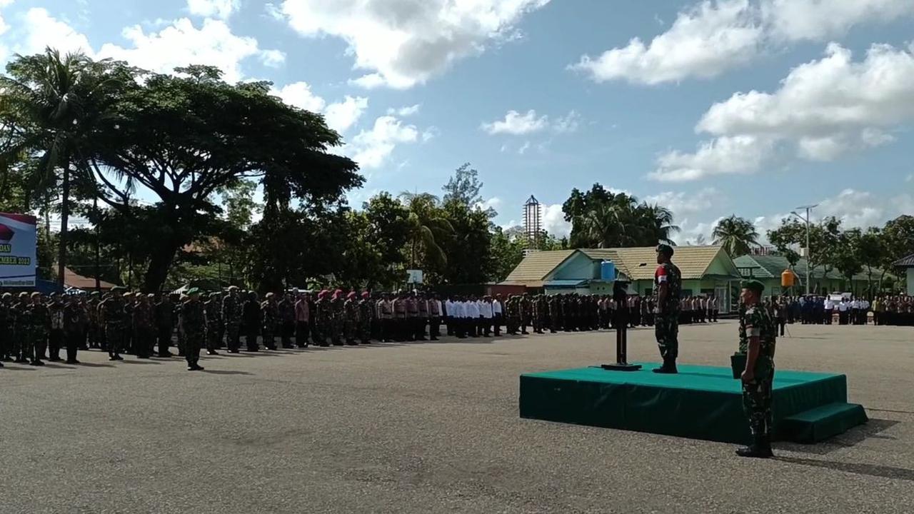 Kolonel Cpl Simon Petrus Kamlasi dalam amanatnya mengingatkan kepada seluruh personel tentang pentingnya pengamanan kepala negara.&nbsp;<br>