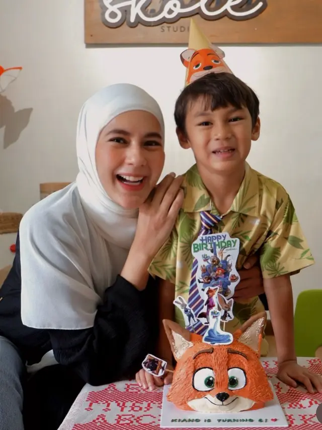 Paula Verhoeven saat Rayakan Ulang Tahun ke-6 Kiano di Sekolah dengan ceria. [@paula_verhoeven]