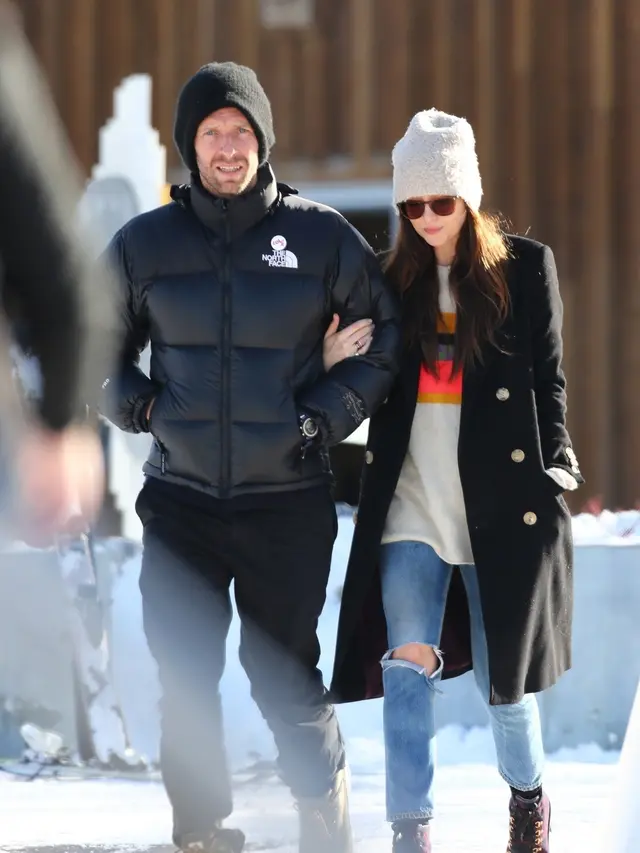 Chris Martin dan Dakota Johnson. [Foto: TPG Images]