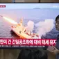 Layar TV menampilkan gambar peluncuran rudal Korea Utara saat program berita di Stasiun Kereta Seoul di Seoul, Korea Selatan, 2 September 2023. (AP Photo/Ahn Young-joon)