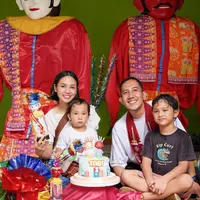 Penyanyi Andien Aisyah membagikan beberapa potret ulang tahun putra bungsunya, Tabi ke-3. Sesuai permintaan sang buah hati, istri Irfan Wahyudi itu merayakannya di Setu Babakan, Jakarta Selatan. Berikut beberapa potret kemeriahannya. [Instagram/andienaisyah]
