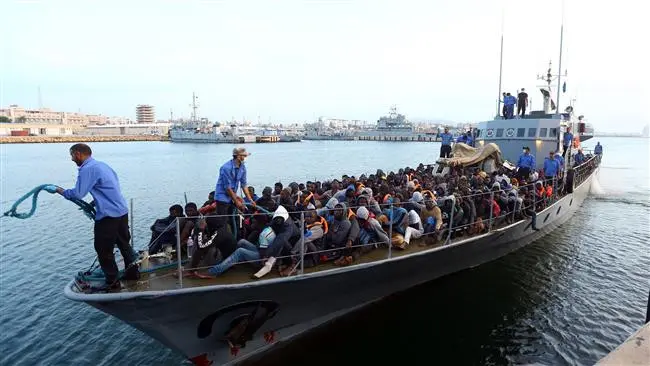 Pengungsi ilegal yang dicegat oleh penjaga pantai Libya saat hendak menyeberang daratan Eropa (AFP)