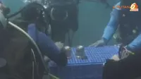 [VIDEO] Luar Biasa! Penyandang Cacat Aksi Sulap di Bawah Laut
