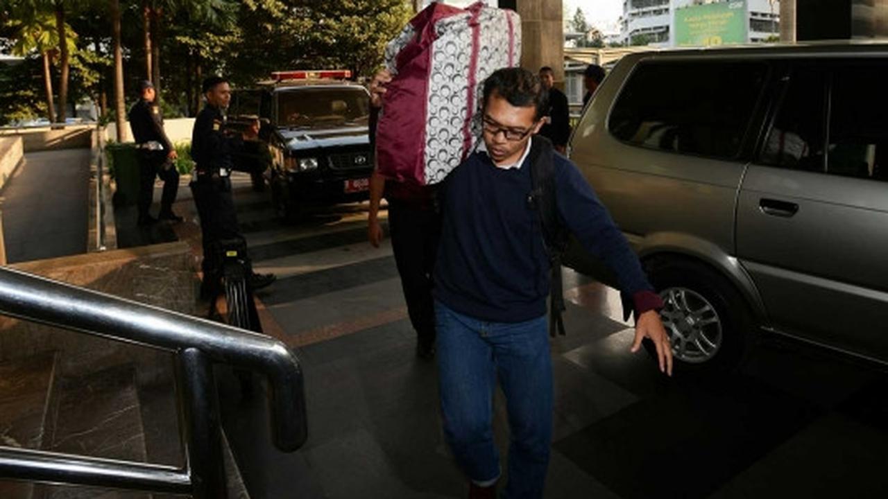 Empat tersangka OTT Musi Banyuasin tiba di KPK