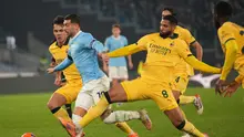 Ruben Loftus-Cheek (nomor 8), berupaya merebut bola saat pertandingan antara Lazio melawan AC Milan pada lanjutan Coppa Italia, Jumat (5/12/2025) dini hari WIB. (AP Photo/Andrew Medichini)