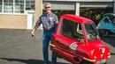 Peel P50 diproduksi pada dua era yang berbeda. yang pertama pada tahun 60an dan yang lainnya pada tahun 2010. Mobil ini merupakan sebuah mobil berjenis coupe yang hanya memiliki satu pintu. Mobil ini ditenagai mesein kecil dan tidak memiliki gigi mundur. Jadi, supirnya harus keluar mobil dan menggeser mobilnya secara manual. (Source: hotcars.com)