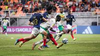 Duel Prancis versus Senegal pada 16 besar Piala Dunia U-17 2023 di Jakarta International Stadium, Rabu (22/11/2023). (Bola.com/Bagaskara Lazuardi)